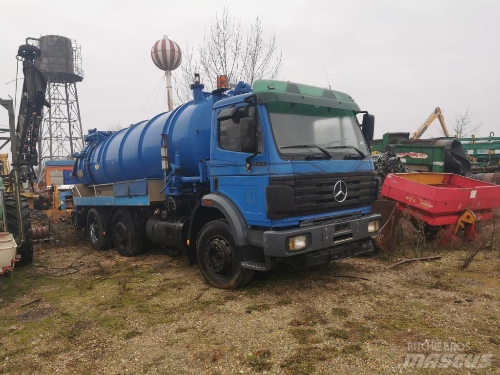 Mercedes-Benz 2426 Camion autospurgo