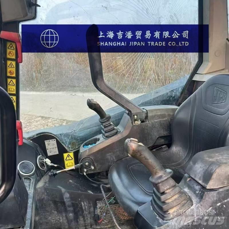 JCB 155 Mini Pale Gommate
