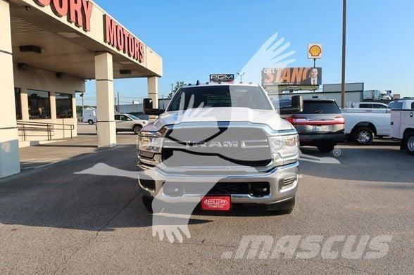 RAM 3500 HD Camion con sponde ribaltabili