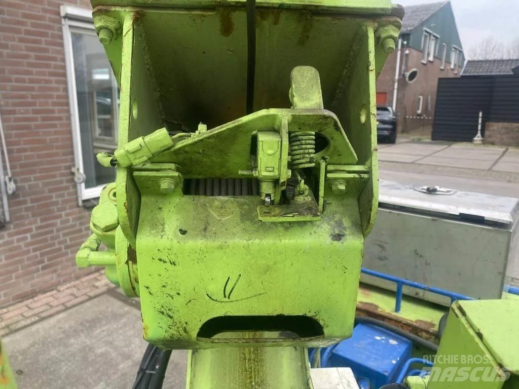 Maeda MC-305C Gru cingolate
