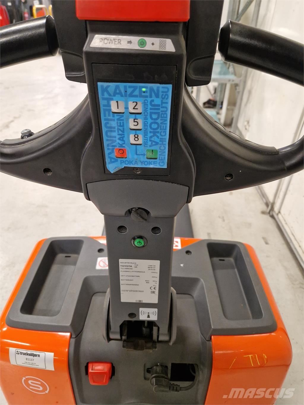 Toyota LWE130 Transpallet uomo a terra