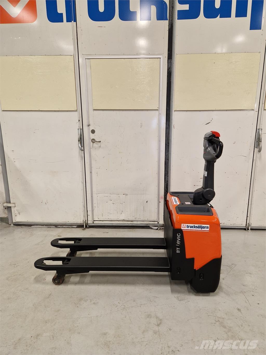 Toyota LWE130 Transpallet uomo a terra