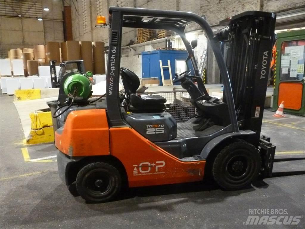 Toyota 02-8FGF25 Carrelli elevatori GPL