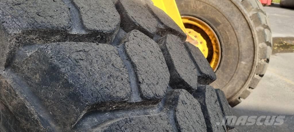 Volvo L 120 E Pale gommate