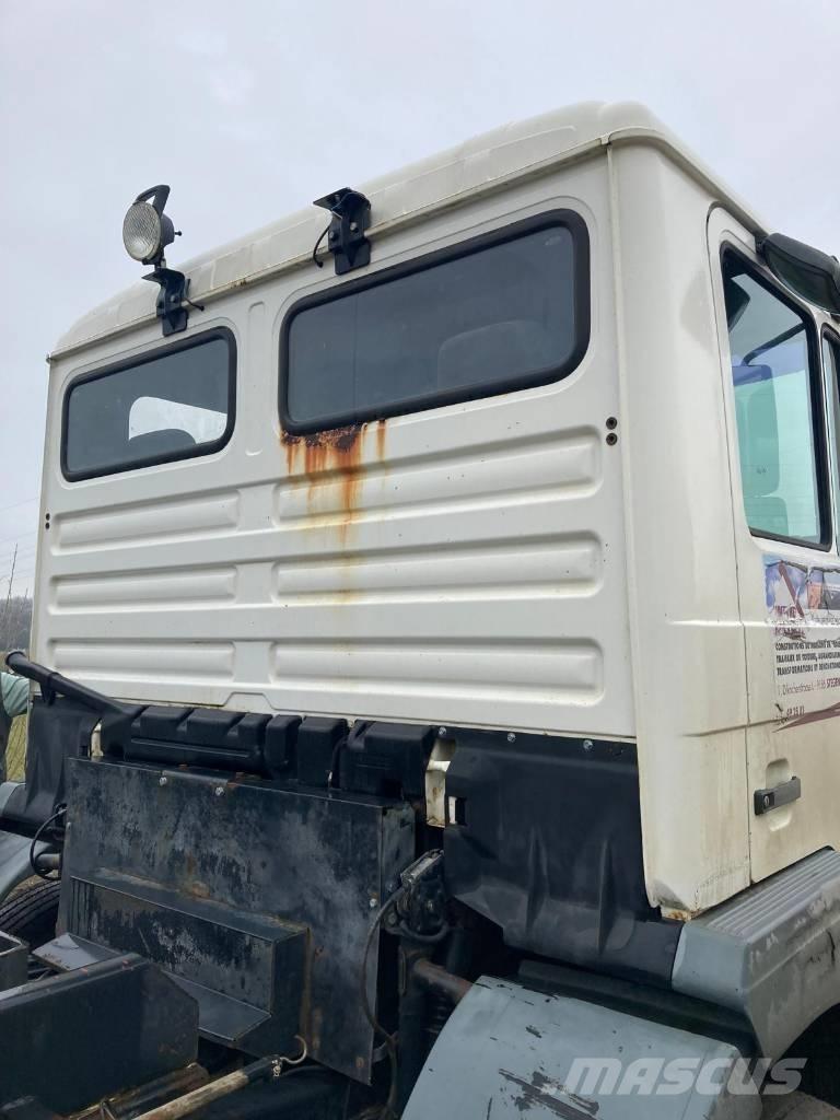 MAN FE 360 A Camion con gancio di sollevamento