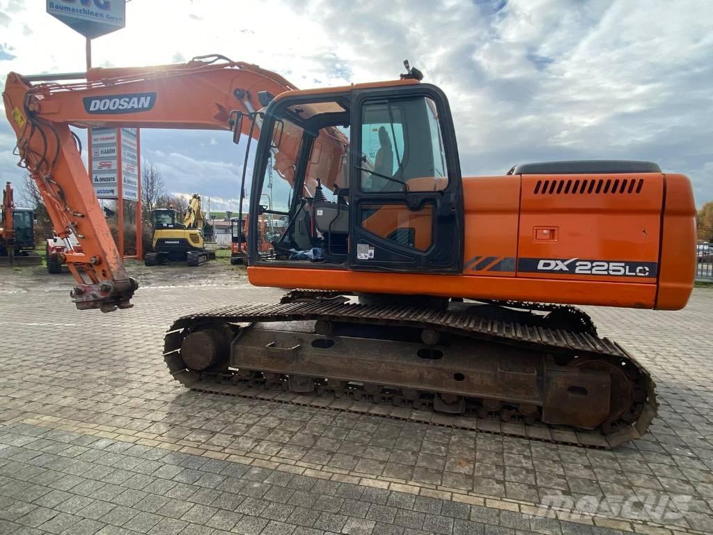 Doosan DX 225 LC Escavatori cingolati
