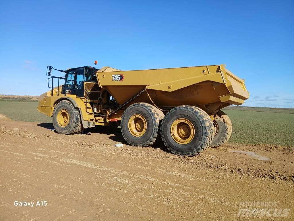 CAT 745 Dumpers articolati