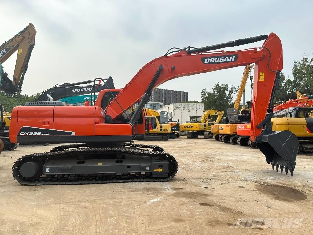 Doosan DX 225 LC-9 Escavatori cingolati