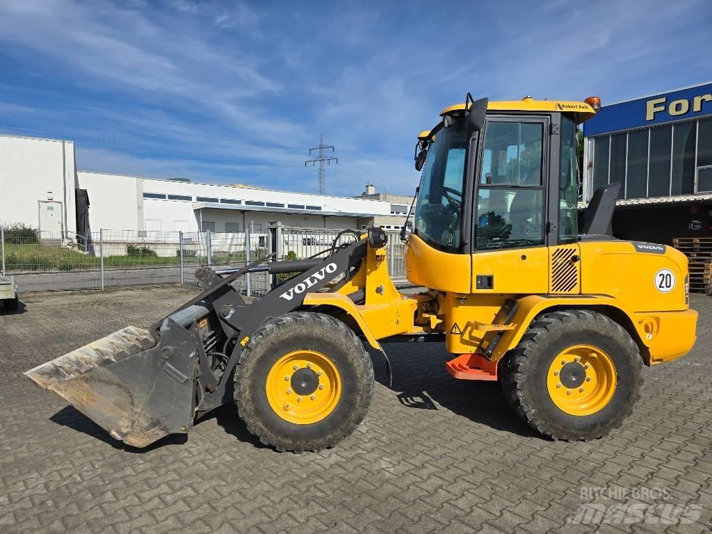 Volvo L 30 G Pale gommate