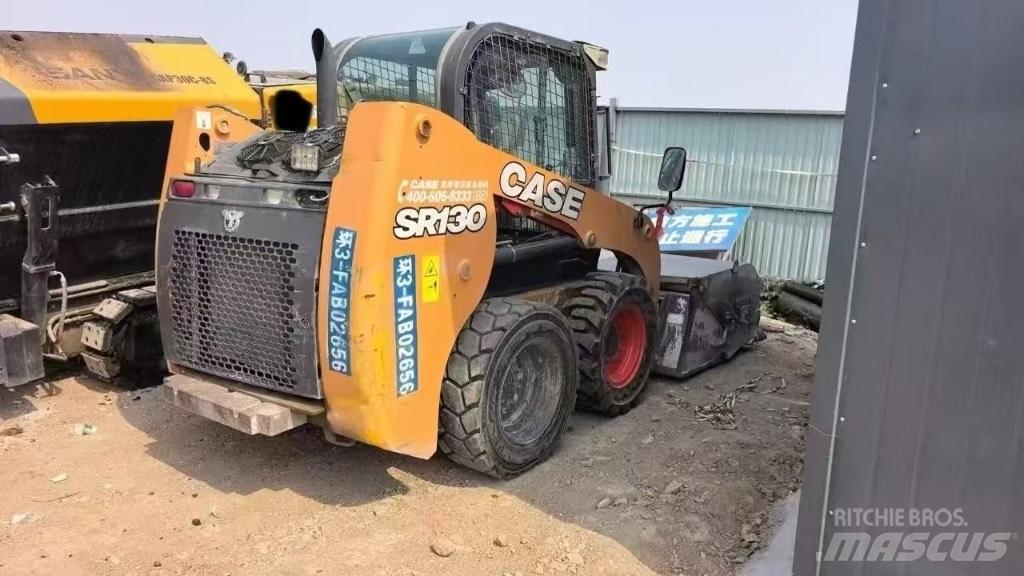 CASE SR 130 Mini Pale Gommate