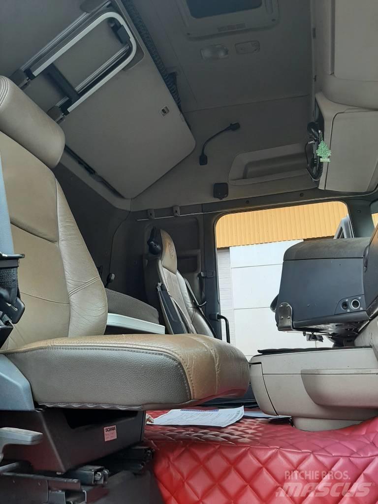 Scania R 560 Camion con gancio di sollevamento