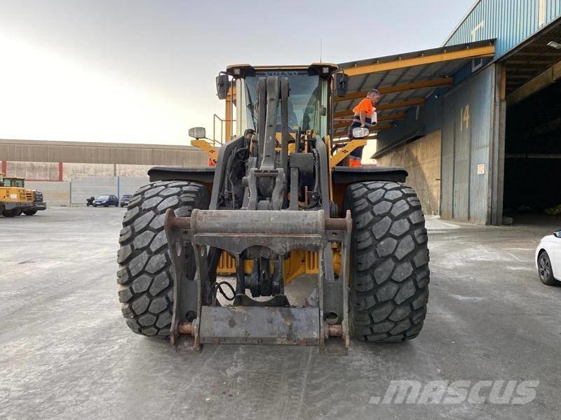 Volvo L 220 H Pale gommate