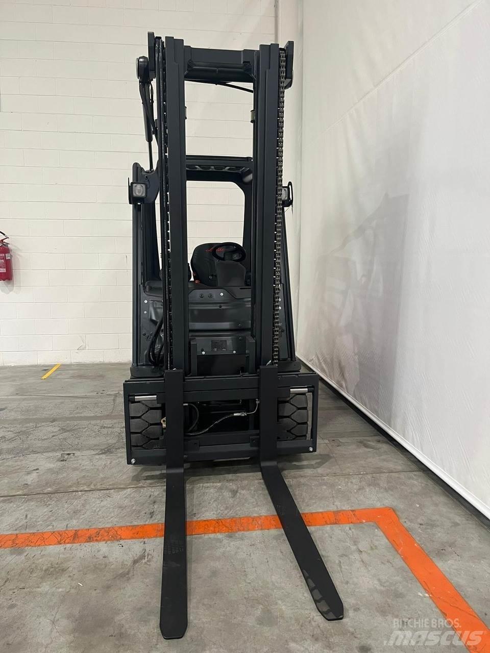 Linde E30-01 Carrelli elevatori elettrici