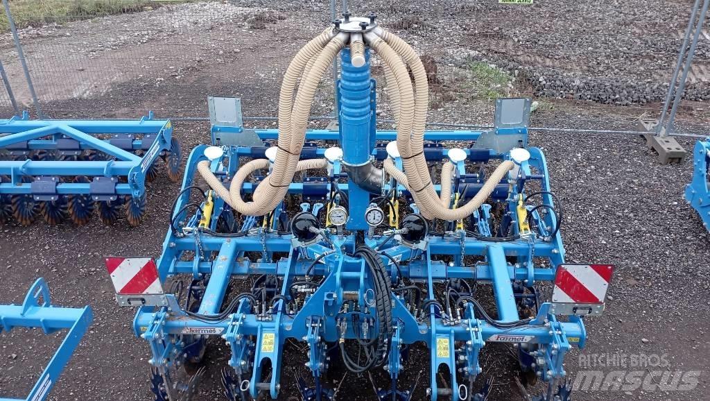 Farmet STRIP-TILL 6N Aratri di perforazione