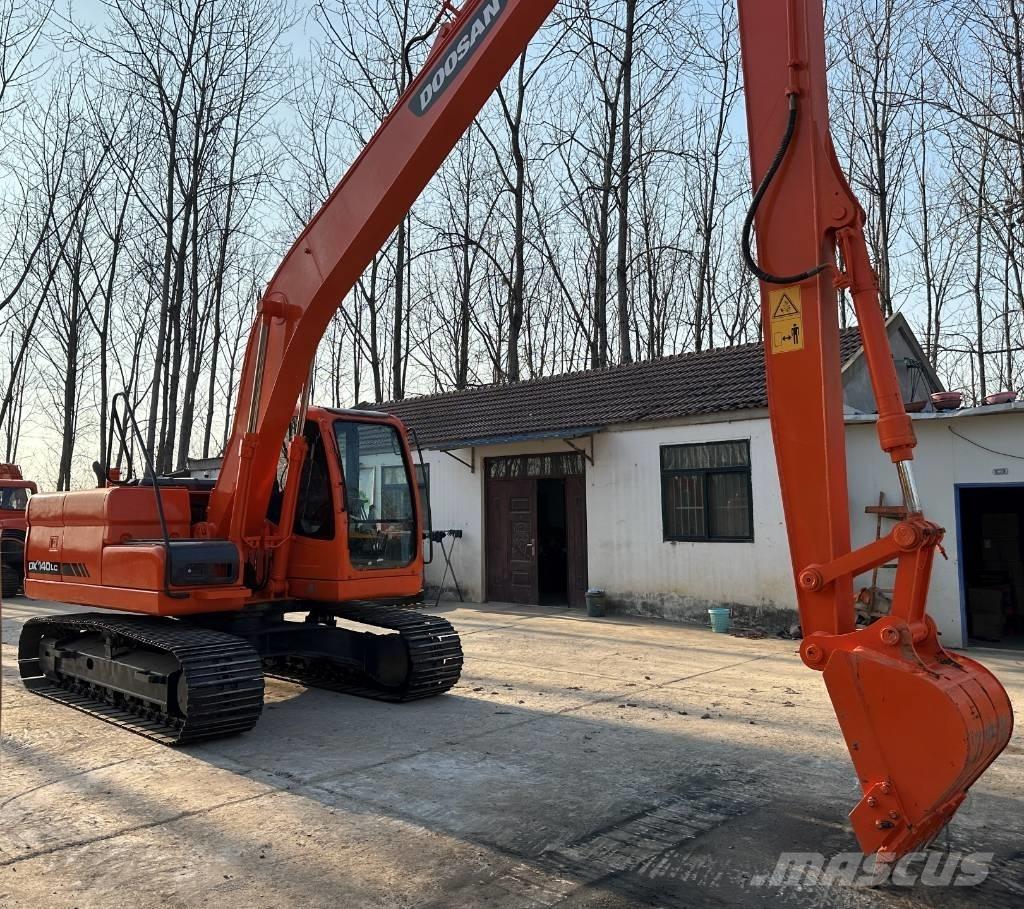 Doosan DX140 Escavatori cingolati