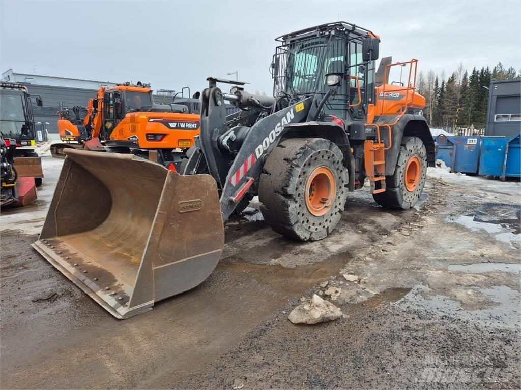 Develon DL320-7 Pale gommate