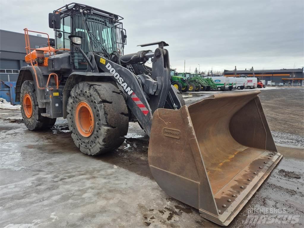 Develon DL320-7 Pale gommate