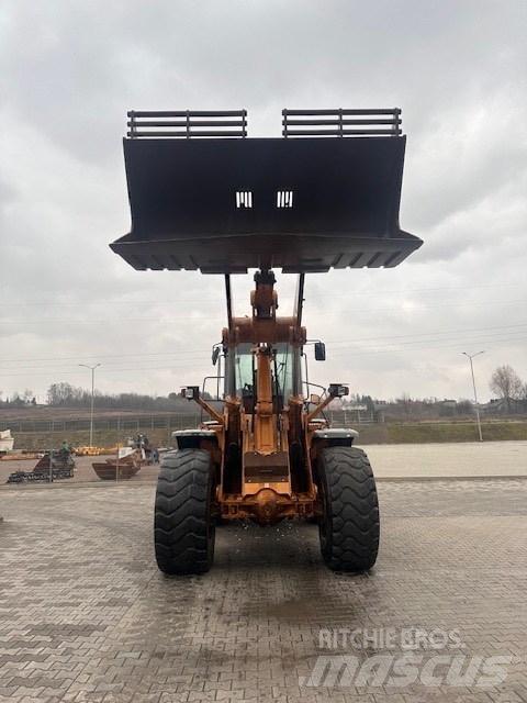CASE 921 E Pale gommate