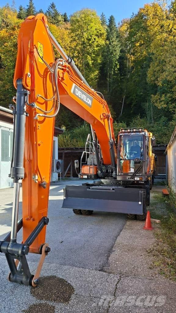 Develon DX 210 W-7 Escavatori gommati