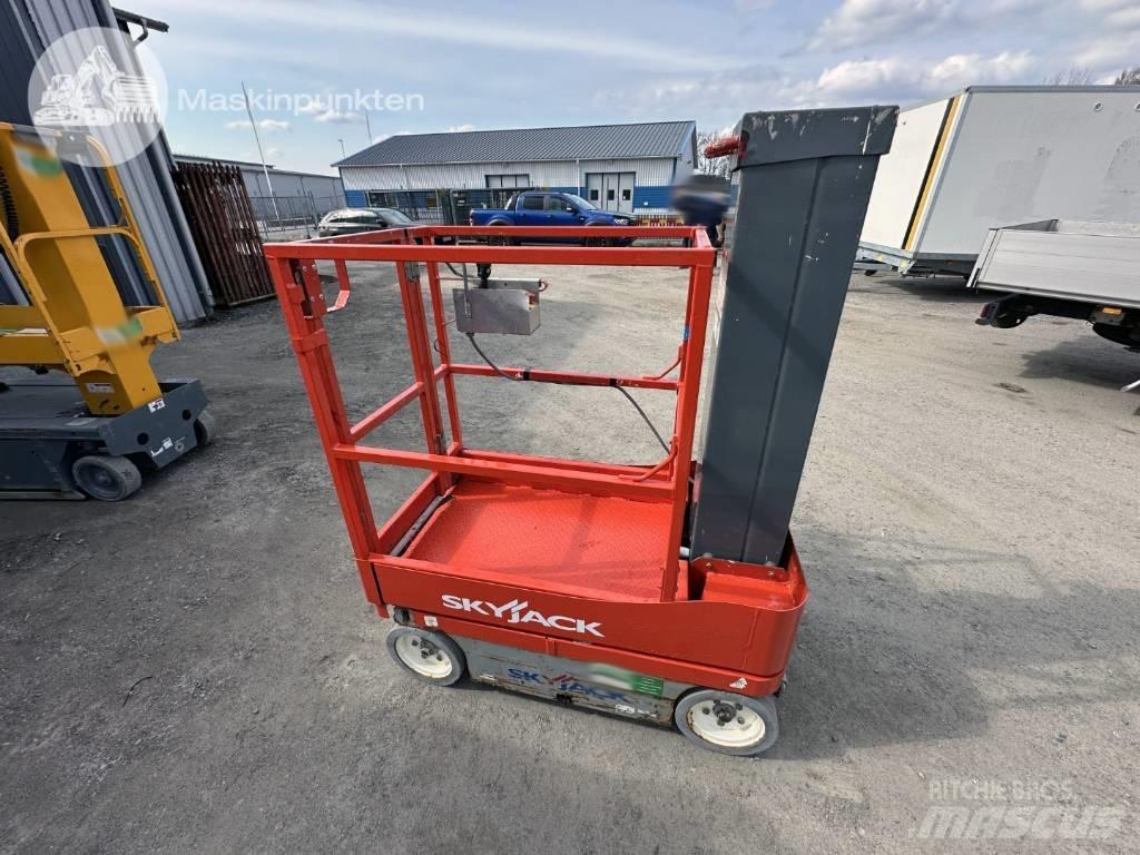 SkyJack SJ 12 Sollevatori verticali