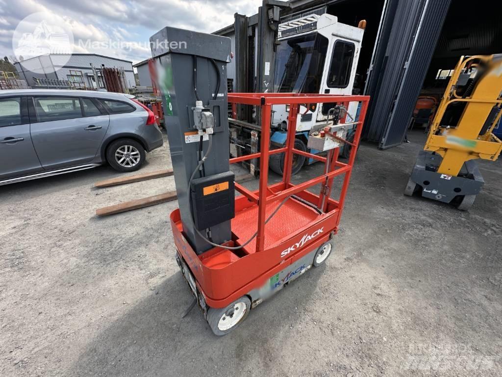 SkyJack SJ 12 Sollevatori verticali