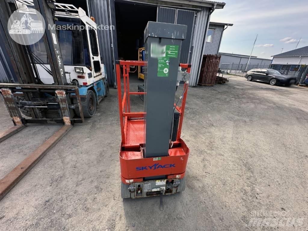 SkyJack SJ 12 Sollevatori verticali