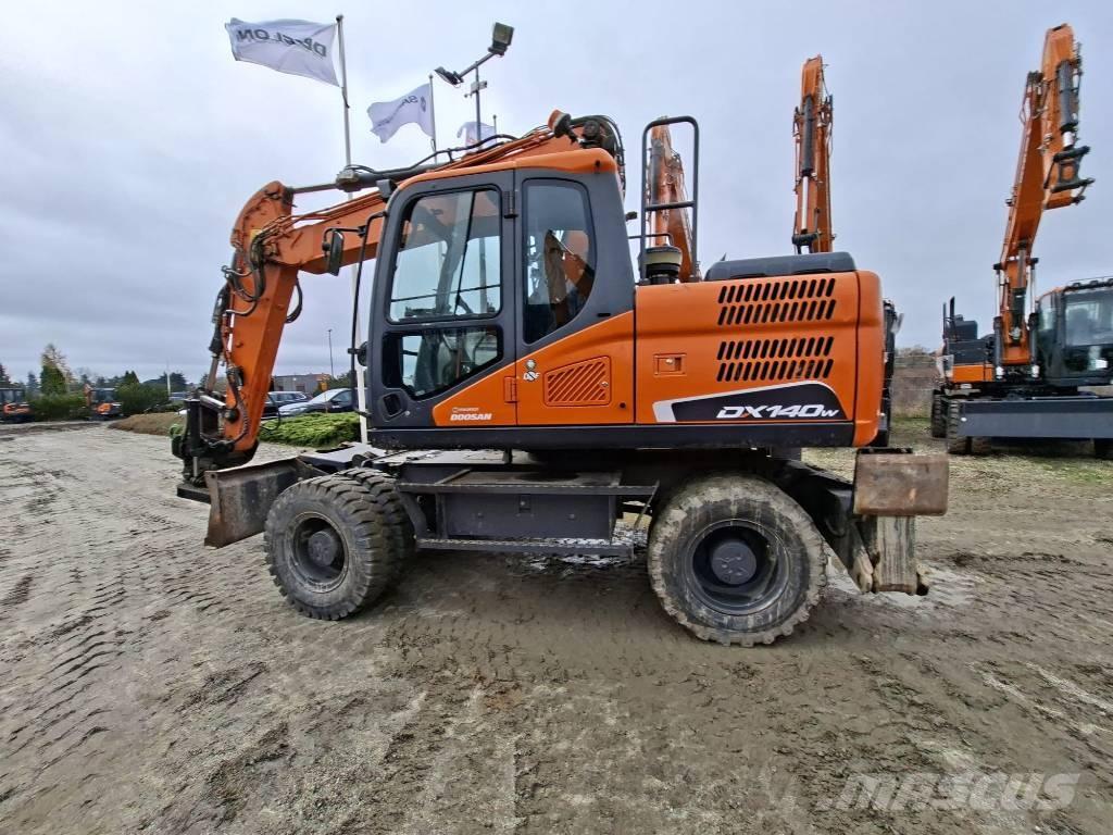 Doosan DX140W-5 Escavatori gommati