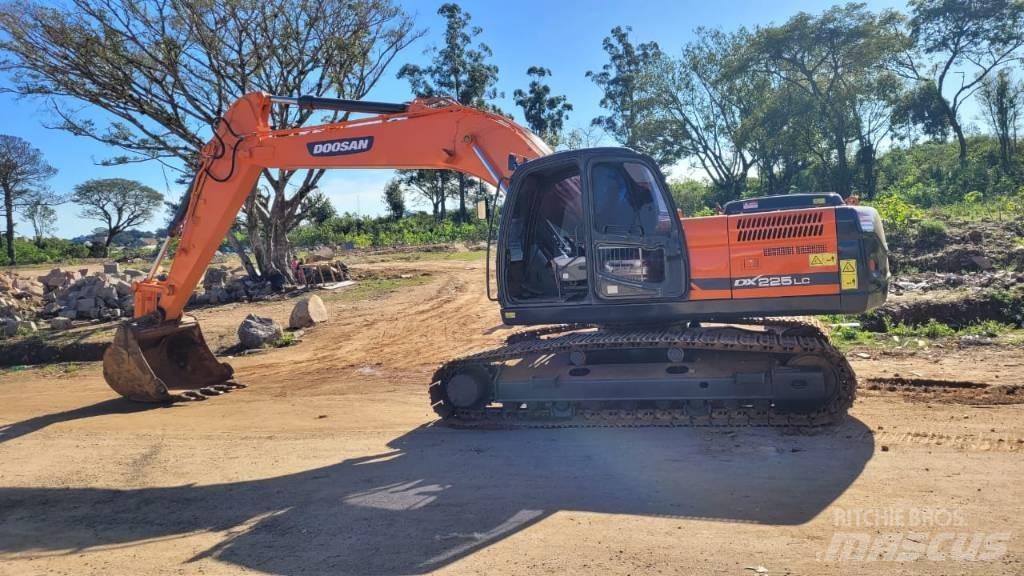 Doosan DX 225 LCA Escavatori cingolati
