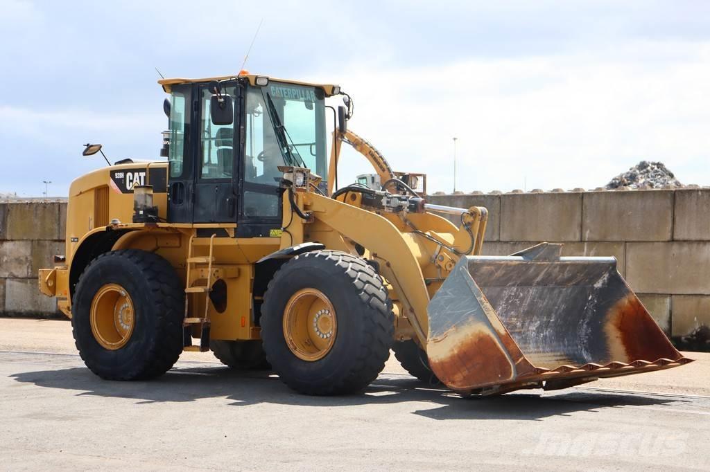 CAT 928H Pale gommate
