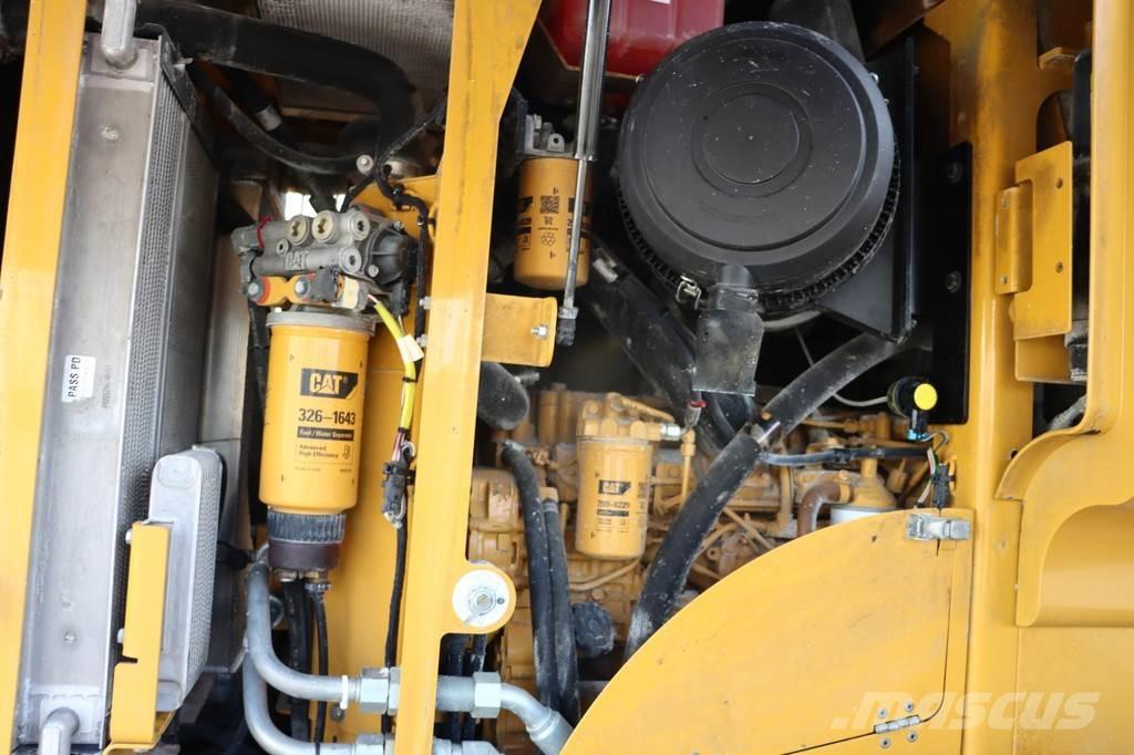 CAT 928H Pale gommate