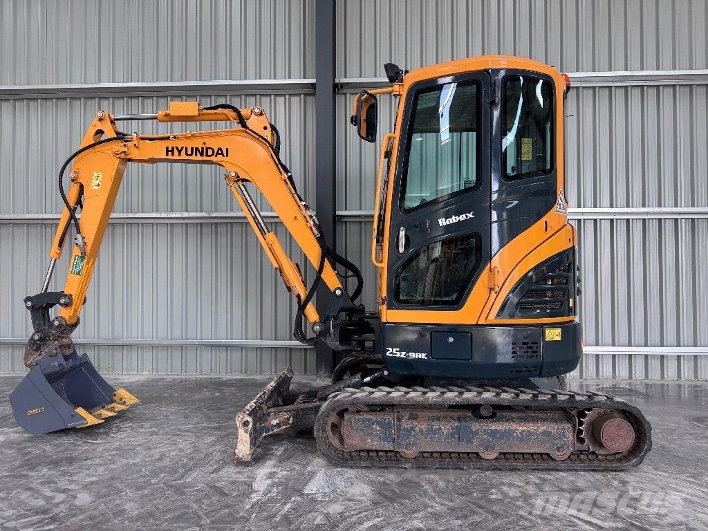 Hyundai R25Z-9 AK Miniescavatori