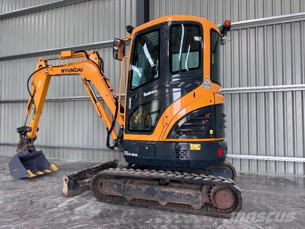 Hyundai R25Z-9 AK Miniescavatori