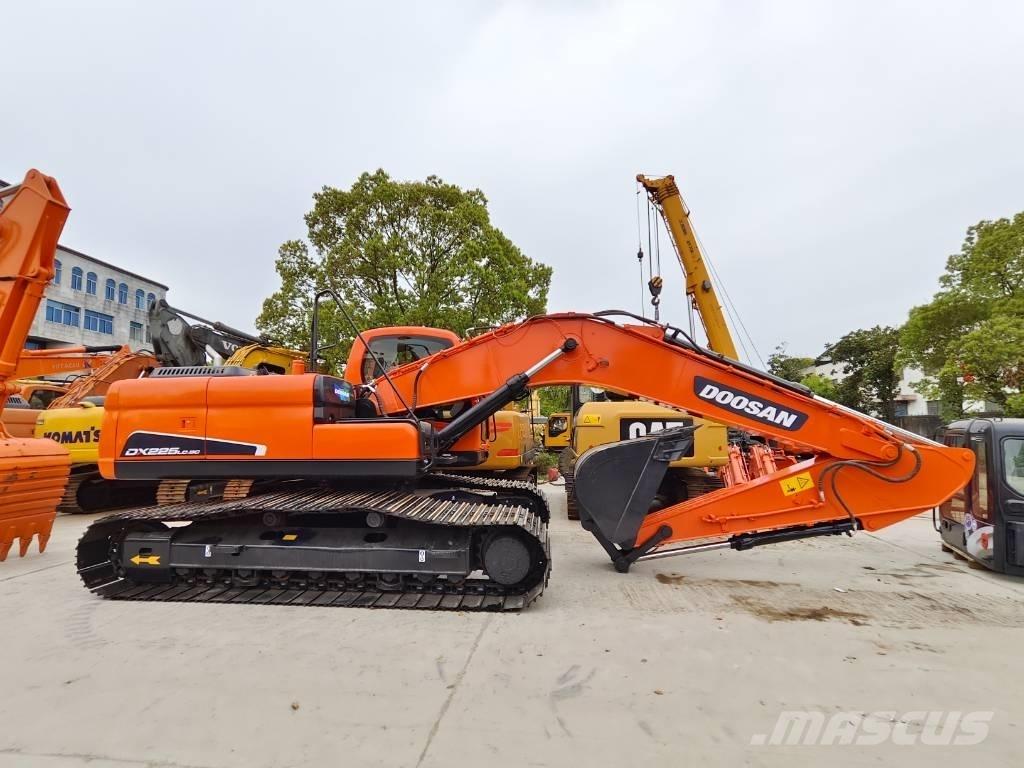 Doosan DX 225 LC Escavatori cingolati