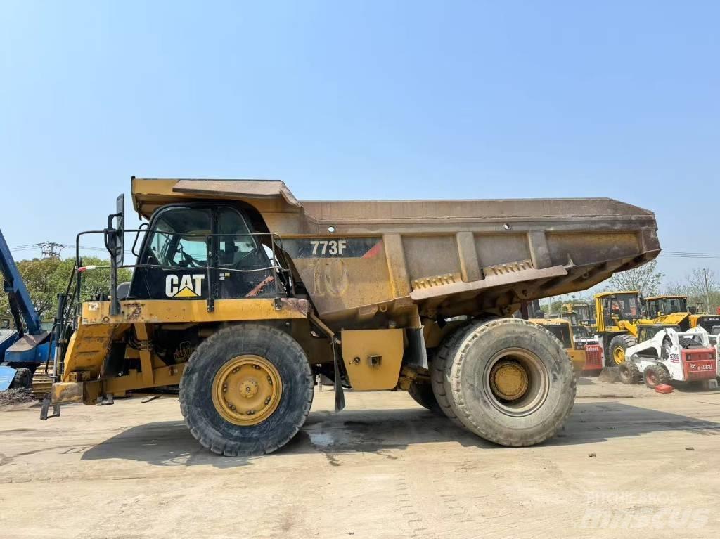 CAT 773 F Dumper a telaio rigido