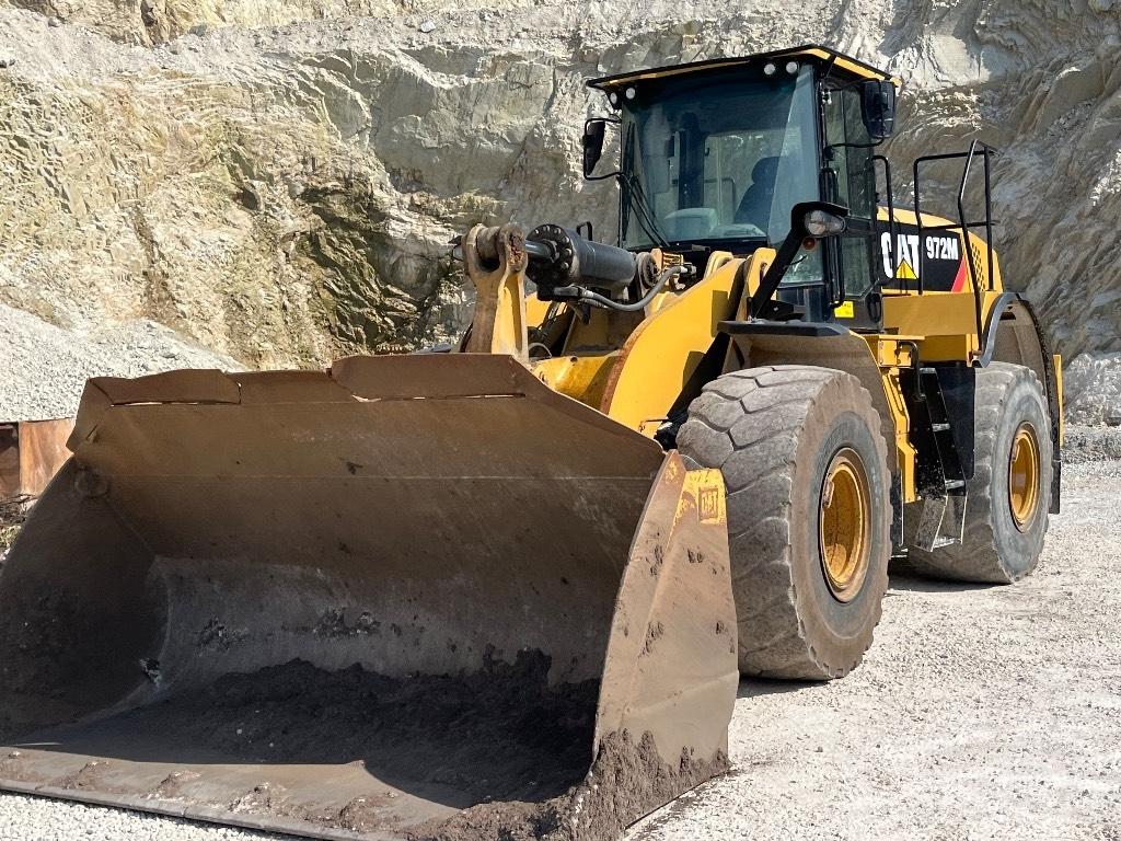 CAT 972m Pale gommate