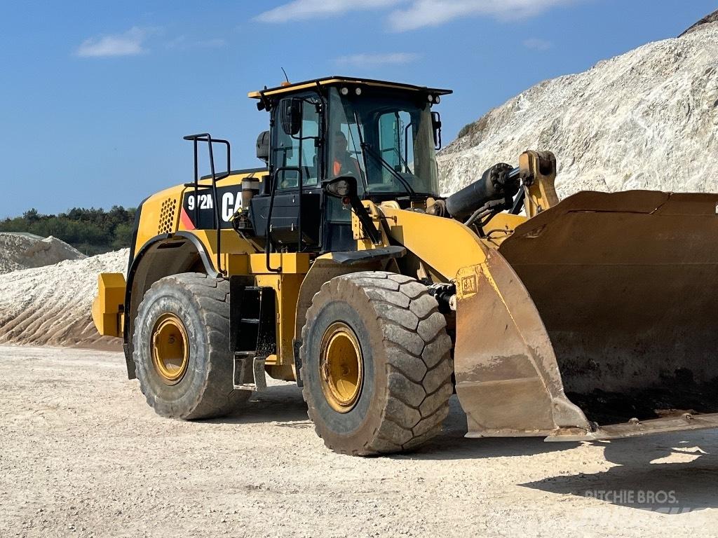 CAT 972m Pale gommate