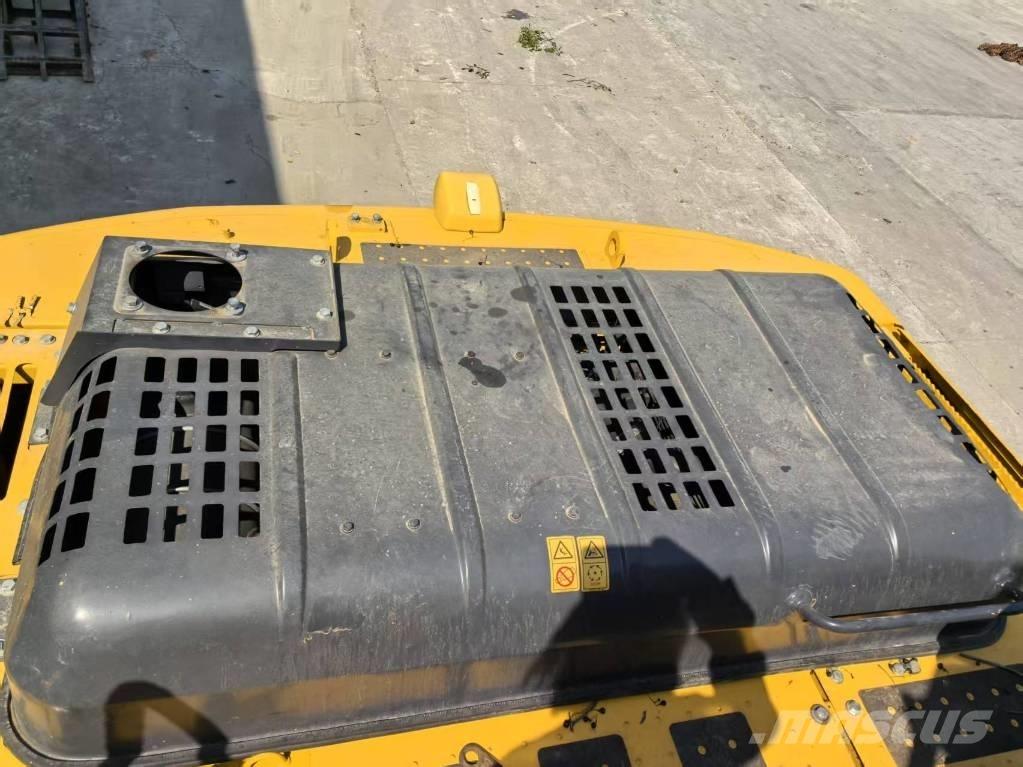 Komatsu PC220-8 Escavatori cingolati