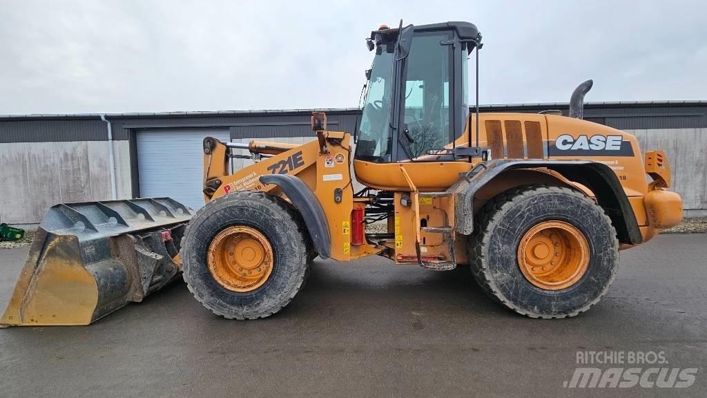 CASE 721 E Pale gommate
