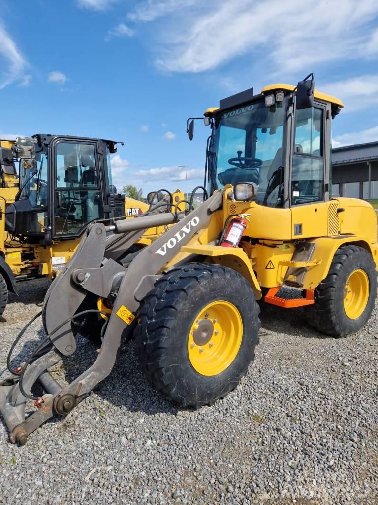 Volvo L 30 G Pale gommate