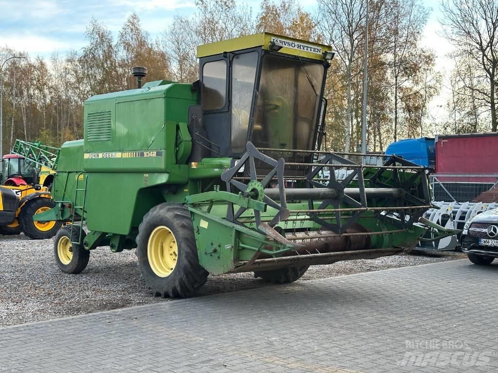 John Deere 1042 Mietitrebbiatrici