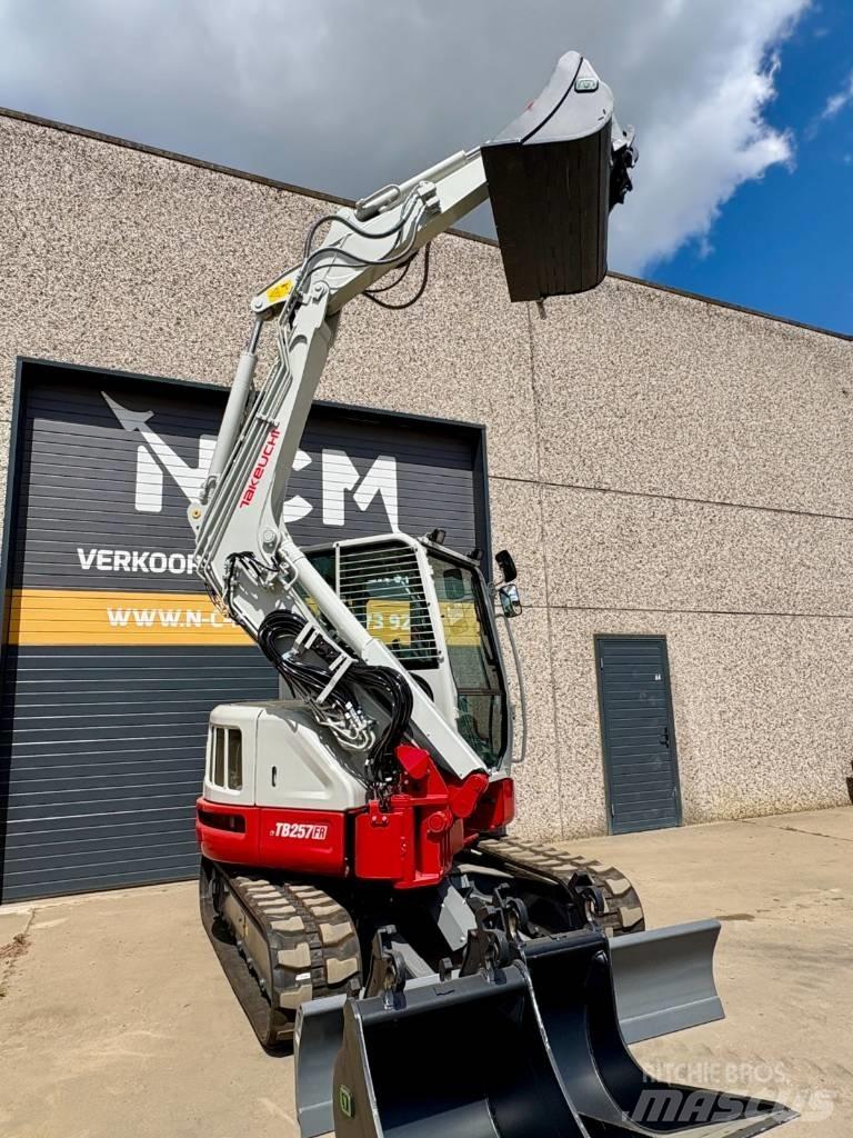 Takeuchi TB 257 FR Miniescavatori