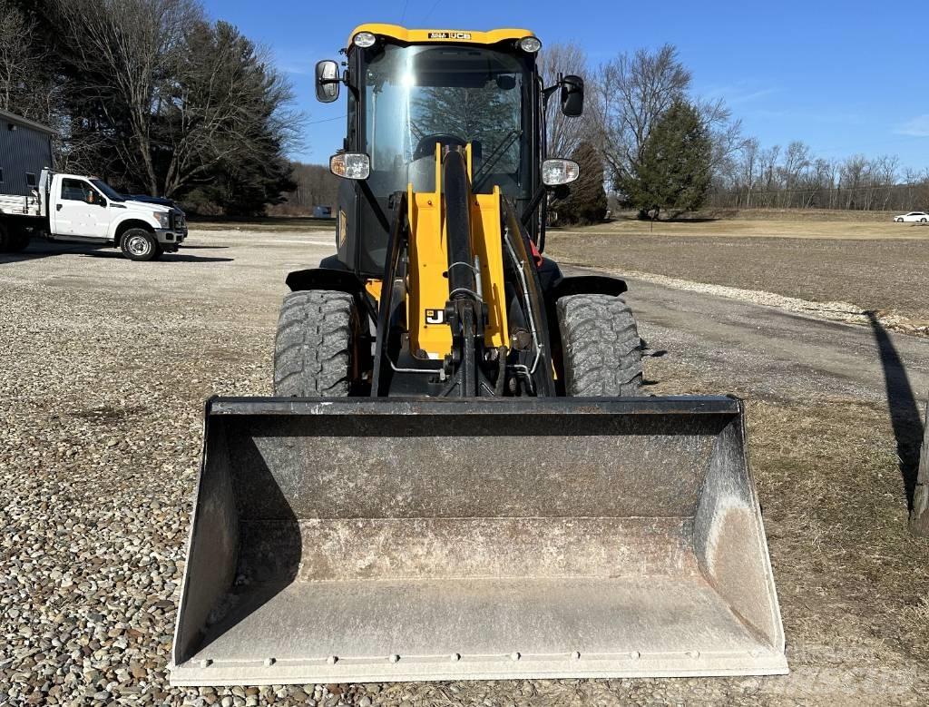 JCB 409 Pale gommate