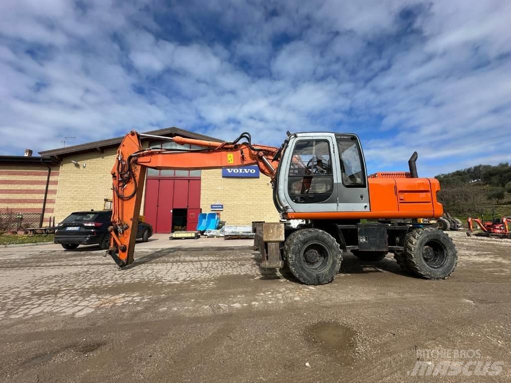 Hitachi EX 165 Escavatori gommati