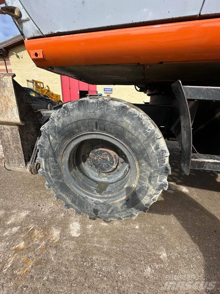 Hitachi EX 165 Escavatori gommati