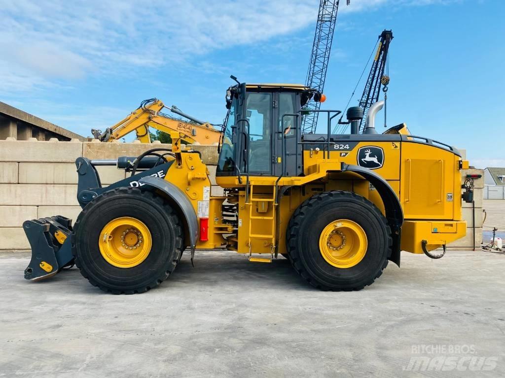 John Deere 824p Pale gommate