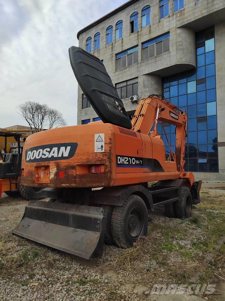 Doosan DH 210 W-7 Escavatori gommati