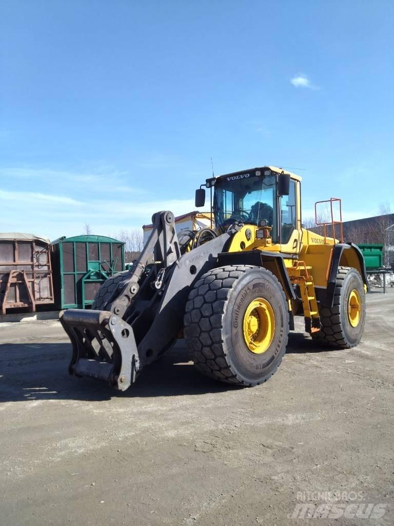 Volvo L 220 F Pale gommate