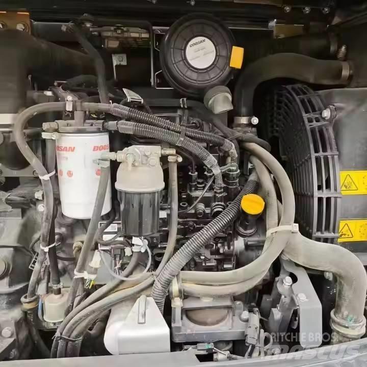 Doosan DX60W Escavatori gommati