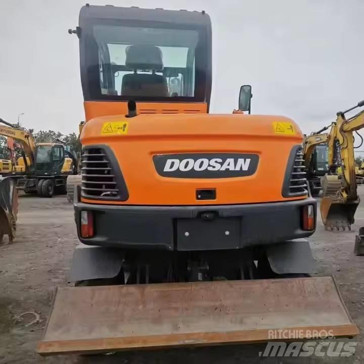 Doosan DX60W Escavatori gommati