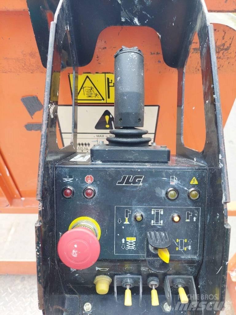 JLG 330 LRT Piattaforme a pantografo
